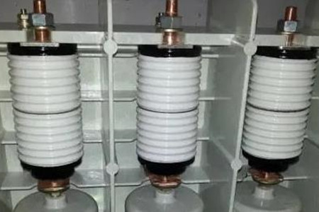真空開關(guān)管產(chǎn)生操作過電壓的原因是什么？