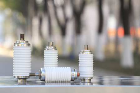 真空開(kāi)關(guān)管接觸點(diǎn)選什么材質(zhì)好？一般為銅合金！